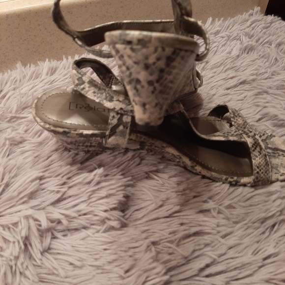 Relativity Willow Grey Snake Skin Sandals Size 8M - Picture 7 of 10